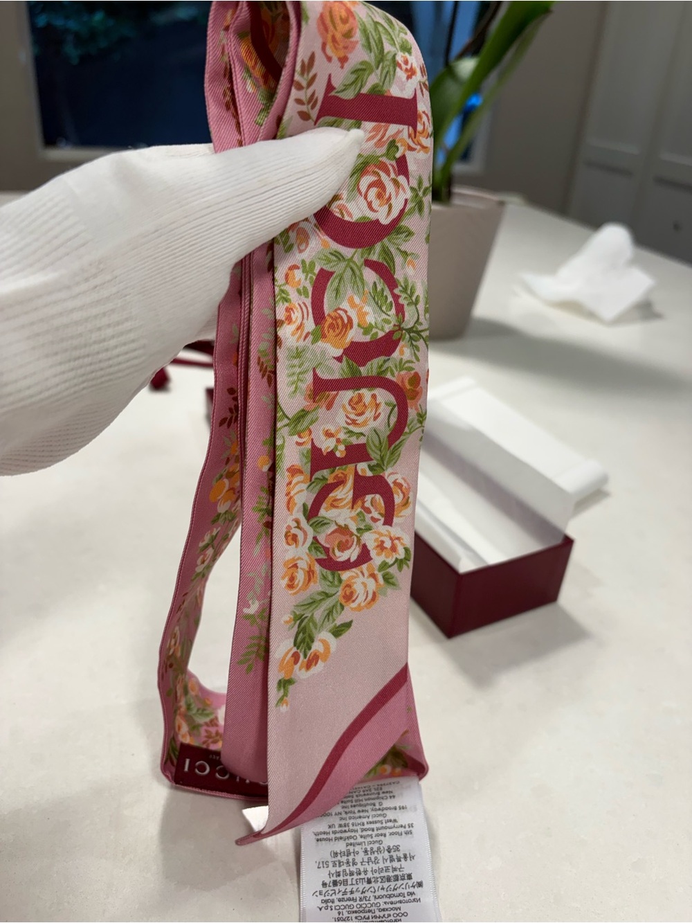 Gucci Pink Floral Silk Hair Scarf with Rose Print - Picture 6 of 10